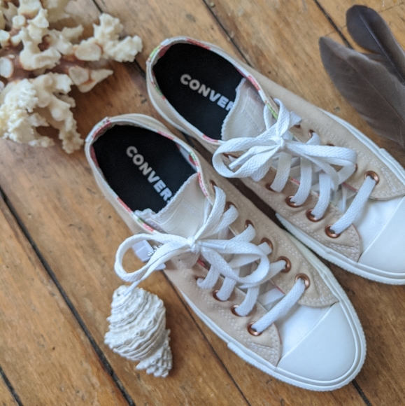 Converse - Picture 2 of 8